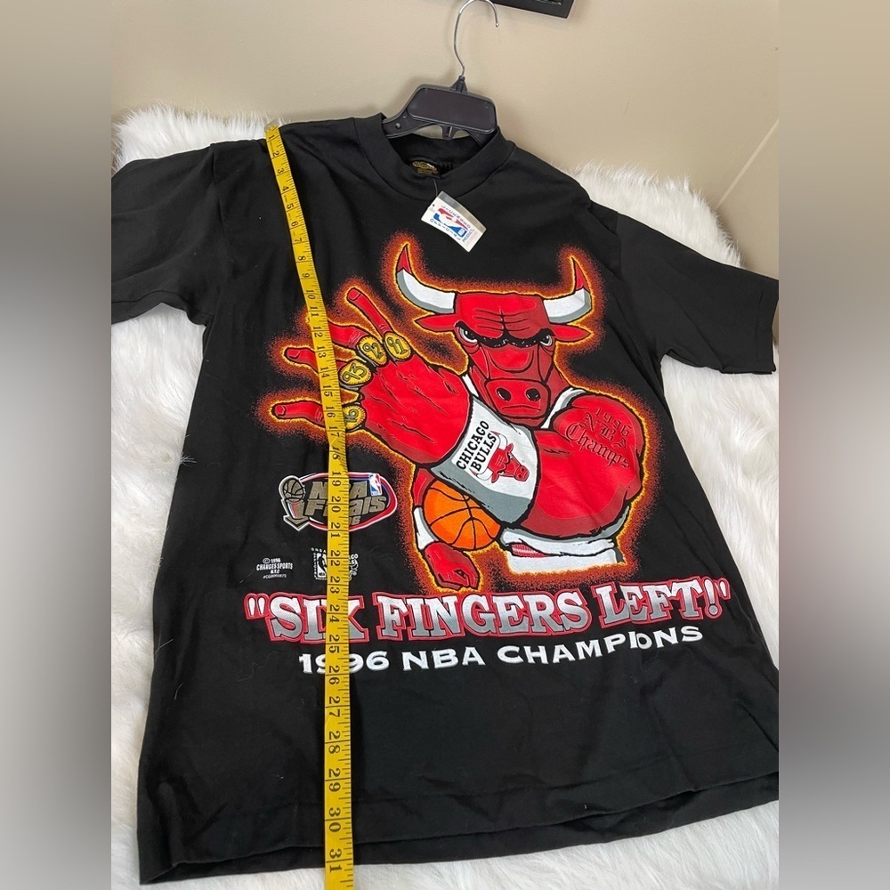 Vintage with tags 1996 Six Fingers Left Chicago Bulls Black T-Shirt - Picture 5 of 12